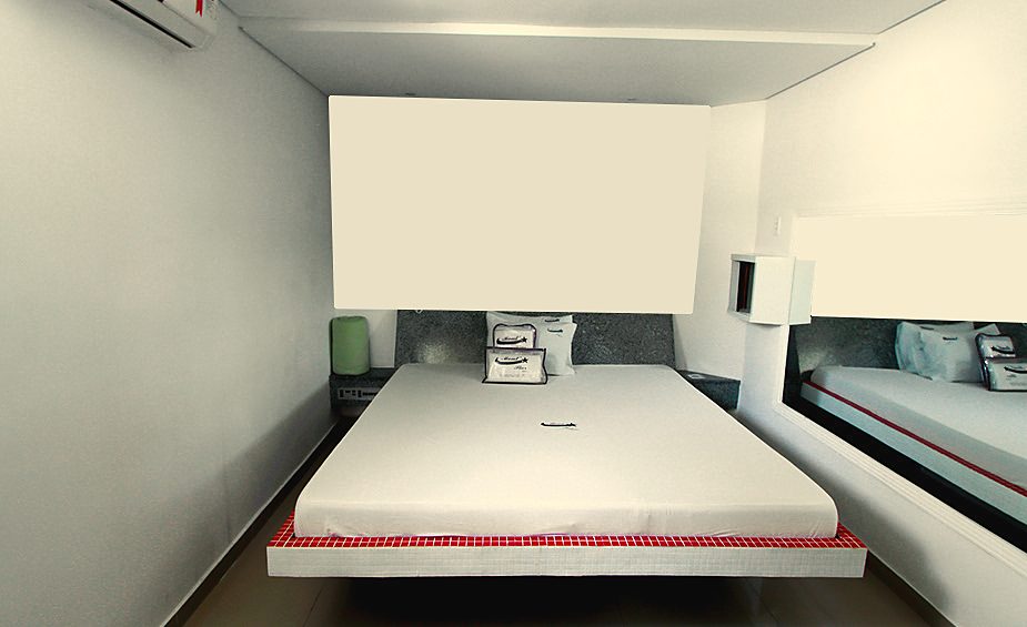 Suíte Master com cama quadrada